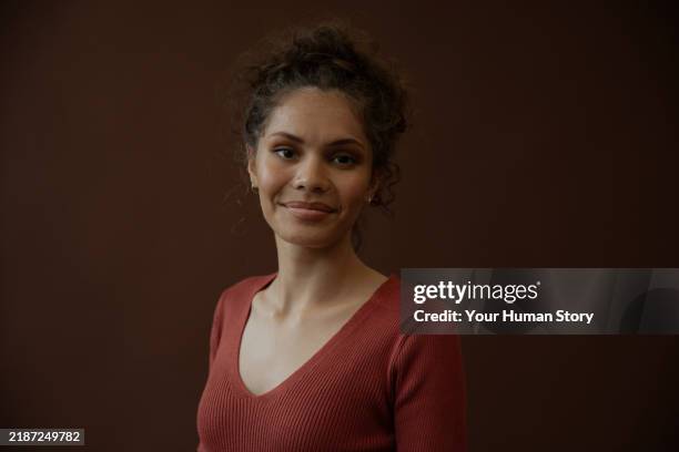 aboriginal woman portrait - australian aboriginal woman stock pictures, royalty-free photos & images