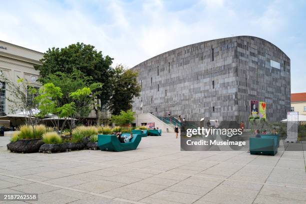 entrance of kunsthalle wien in museumsquartier, vienna - museumsquartier wien stock-fotos und bilder