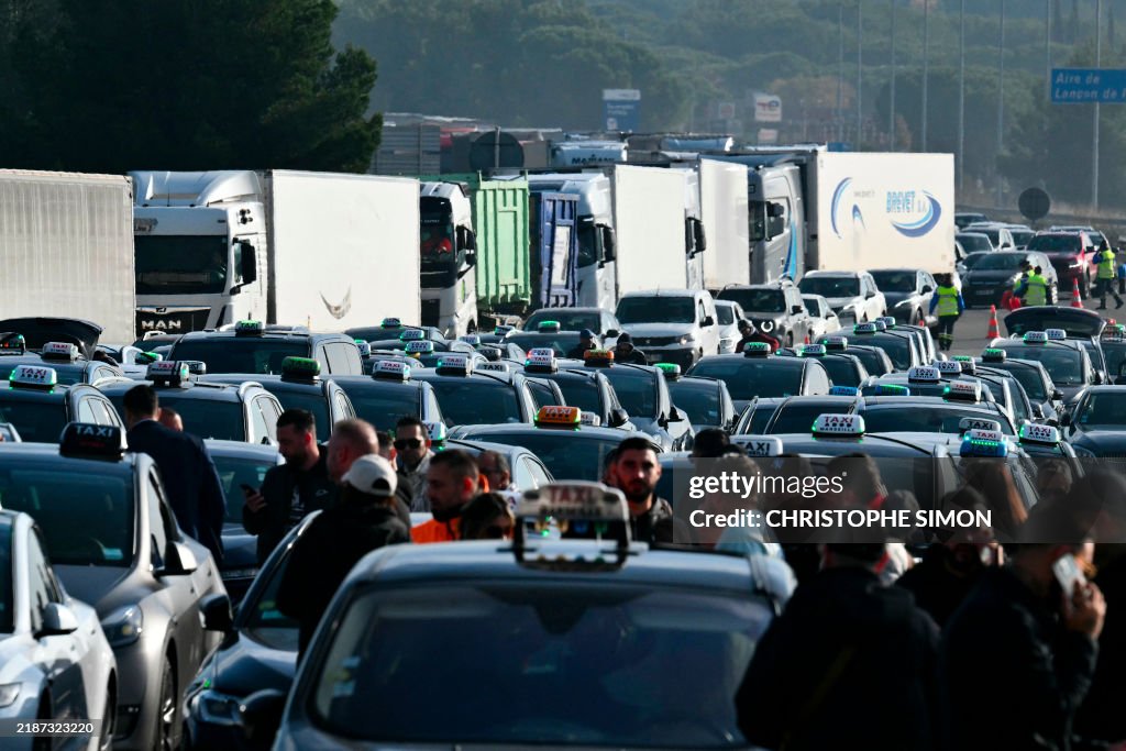FRANCE-POLITICS-TAXI-HEALTH-DEMO