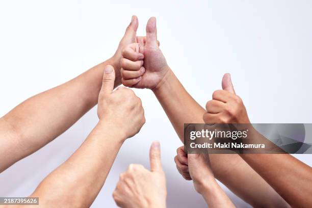 asians group giving the thumbs up - boa notícia imagens e fotografias de stock
