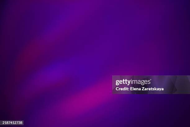 red background with a transition to blue - paarse achtergrond stockfoto's en -beelden