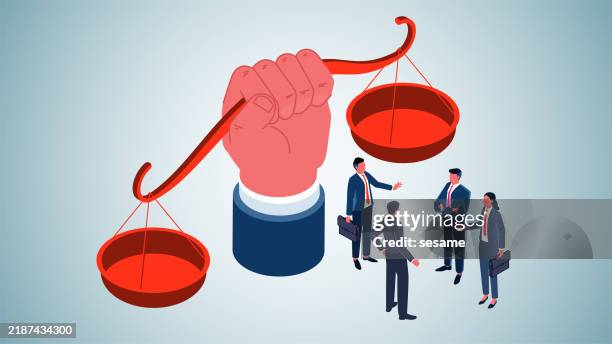 ilustraciones, imágenes clip art, dibujos animados e iconos de stock de equidad e igualdad, un código de ley y moralidad, manos gigantes isométricas que sostienen balanzas de equilibrio - balanzas de la justicia