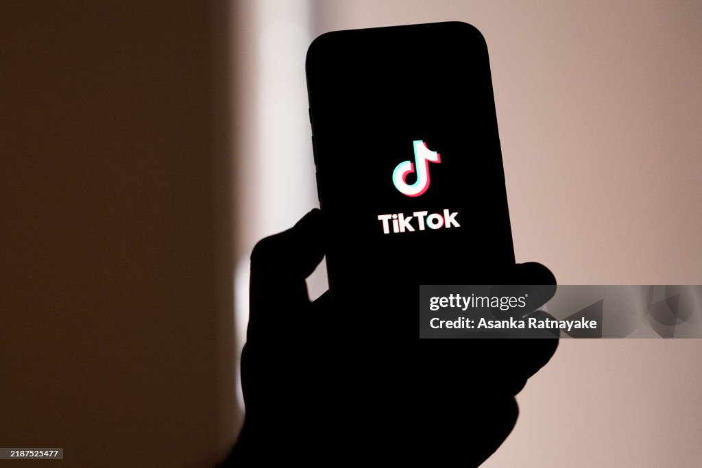 Australia Passes Law Banning Social Media Access For Under 16s