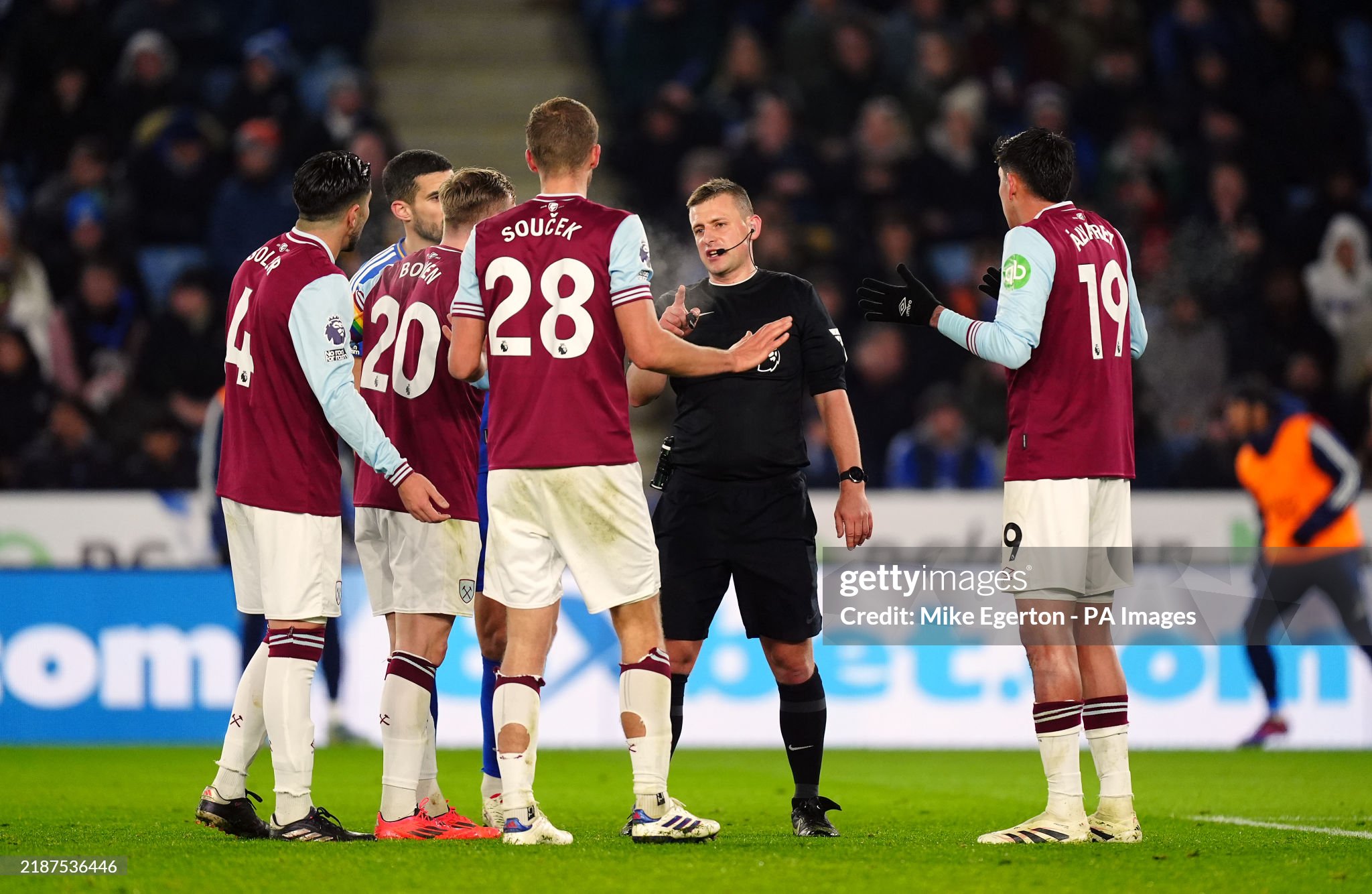 West Ham, even with the biggest possible gift, cannot keep up at the top