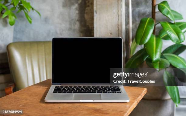 laptop computer blank screen on table in cafe background. laptop with blank screen on table of coffee shop blur background - macbook screen stock pictures, royalty-free photos & images