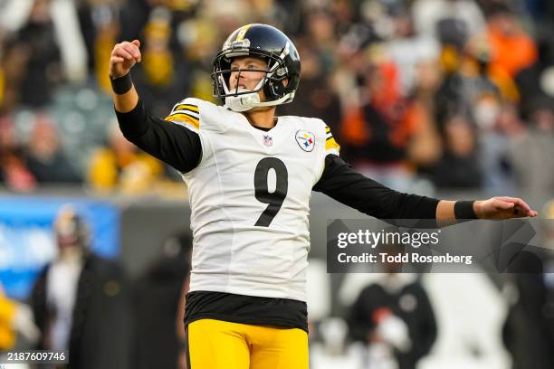 Place kicker Chris Boswell of the Pittsburgh Steelers kicks a field goal during the second half of an NFL football game against the Cincinnati...