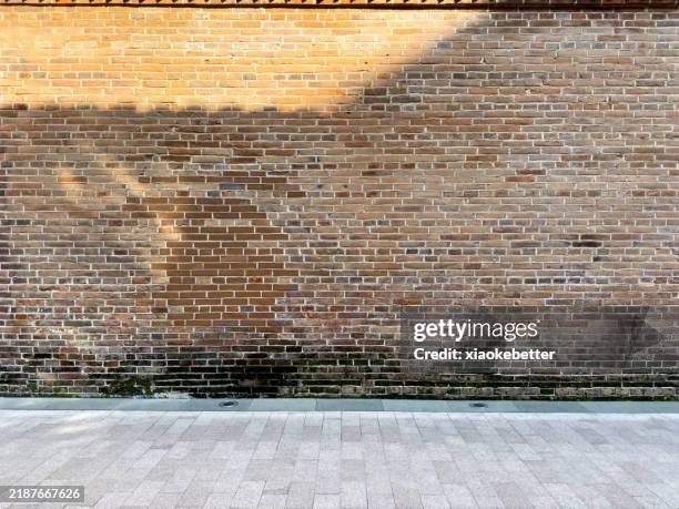 brick walls and open spaces - muro di mattoni foto e immagini stock