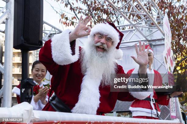 Japanese Santa 3,680 Japan Santa Stock Photos, High-Res Pictures, and Images - Getty ...