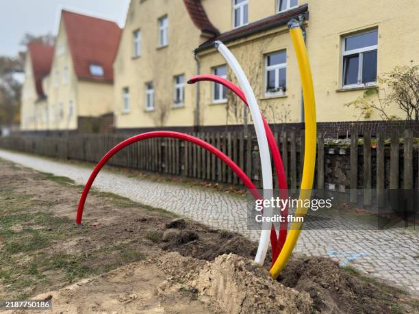 new fiber optic cables for data and communication with residential buildings - kabel bildbanksfoton och bilder