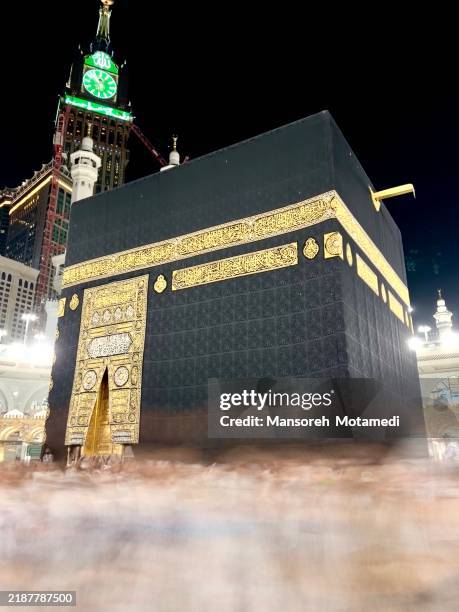 muslim praying in kaaba, mecca, saudi arabia, october 28,2024 - kaaba stock pictures, royalty-free photos & images