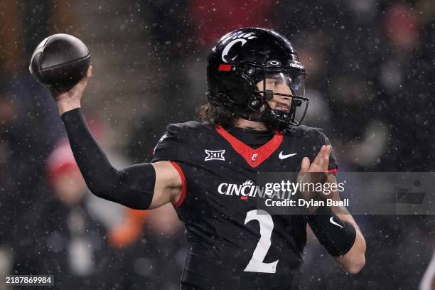Brendan Sorsby of the Cincinnati Bearcats throws a pass in the third quarter against the TCU Horned Frogs at Nippert Stadium on November 30, 2024 in...