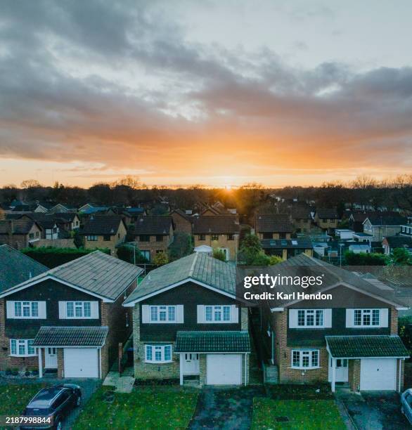 houses and gardens - detached house stock pictures, royalty-free photos & images