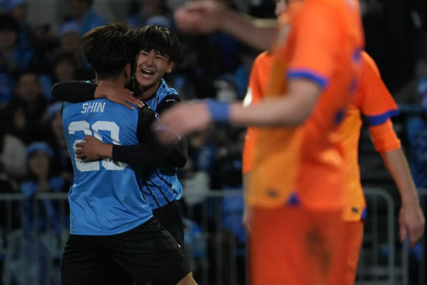 Soma Kanda and Shin Yamada of Kawasaki Frontale celebrate the fourth goal during the AFC Champions League Elite East Region match between Kawasaki...