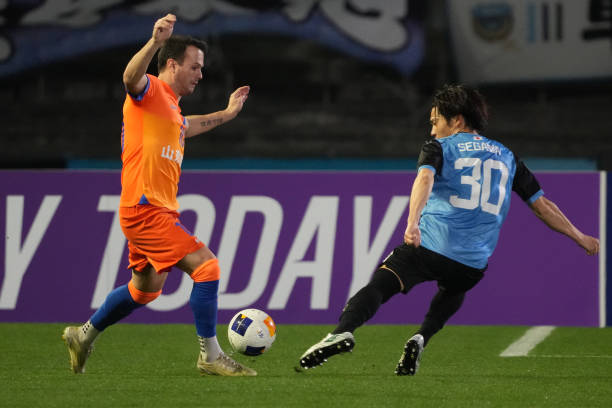 Veleri Qazaishvili of Shandong Taisanand Yusuke Segawa of Kawasaki Frontale compete for the ball during the AFC Champions League Elite East Region...