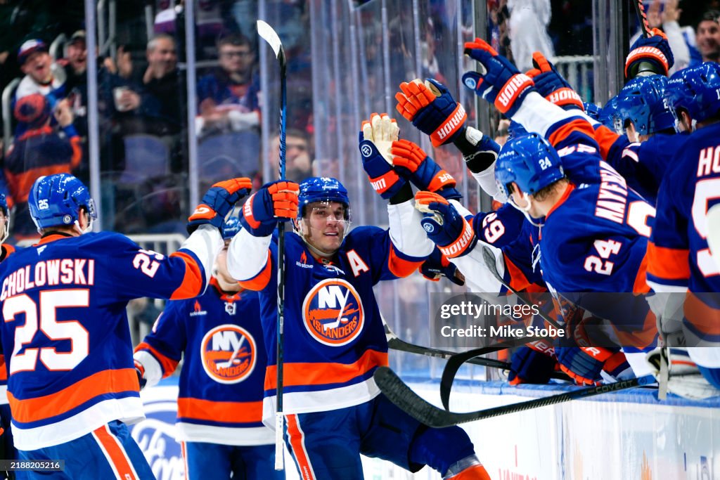 Carolina Hurricanes v New York Islanders