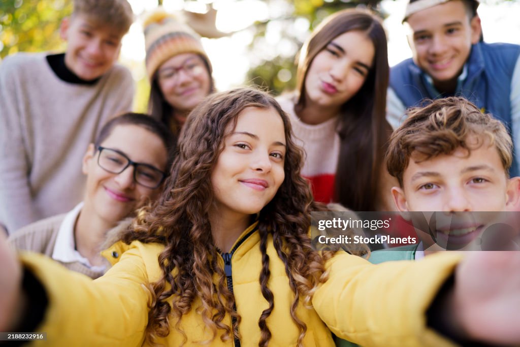 Girl taking a selfie whit her friends