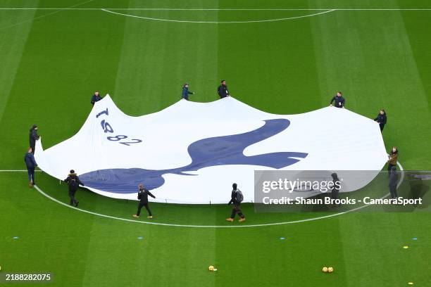Ground staff place the Tottenham Hotspur emblem on the centre spot during the Premier League match between Tottenham Hotspur FC and Chelsea FC at...