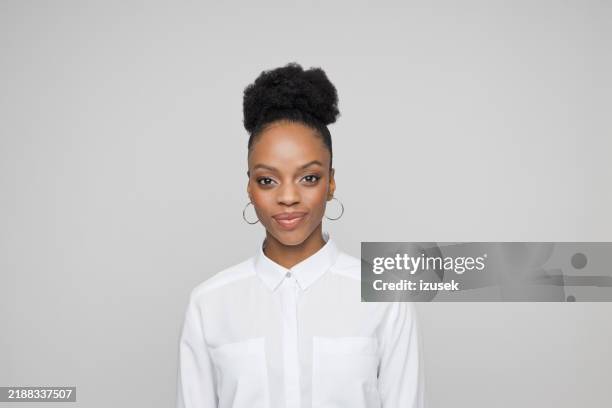 headshot of friendly young businesswoman - black people stock pictures, royalty-free photos & images