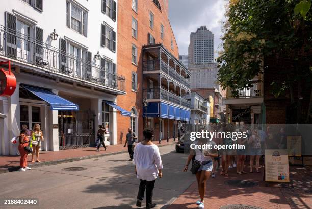 french quarter in new orleans - new orleans jazz street stock pictures, royalty-free photos & images