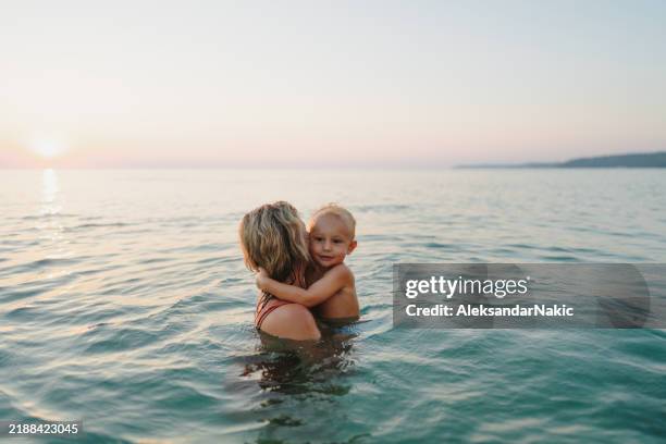 swimming with mommy - swimmer stock pictures, royalty-free photos & images