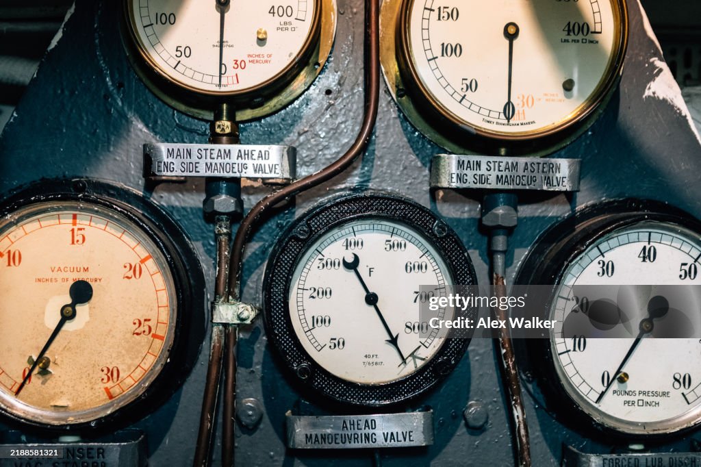 Pressure Gauges with brass pipes