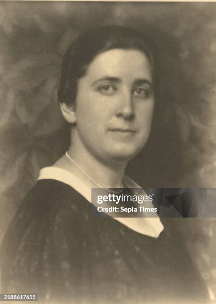 Portrait of Else Moos-Wachenheimer in dark clothing with a light collar, Lugano Portrait of Else Wachenheimer-Moos in dark clothing with a light...