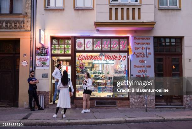 Late-night shop, Kleine Ulrichstraße, Halle an der Saale, Saxony-Anhalt, Germany.