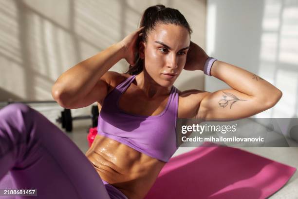 motivation de remise en forme - body building photos et images de collection