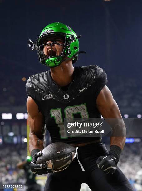 Kenyon Sadiq of the Oregon Ducks celebrates after scoring a touchdown against the Penn State Nittany Lions during the first quarter of the 2024 Big...
