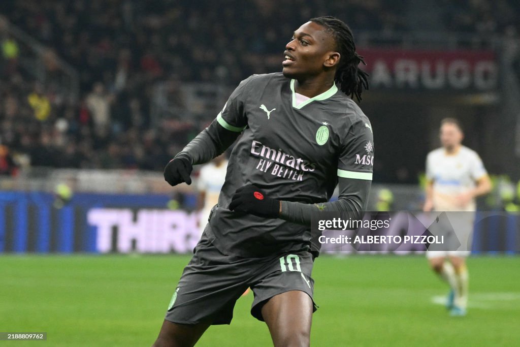 FBL-EUR-C1-MILAN-RED STAR