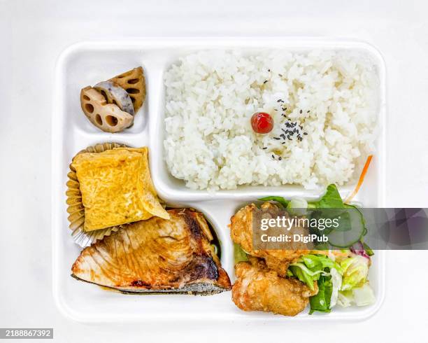 classic japanese bento box - dashimaki tamago fotografías e imágenes de stock