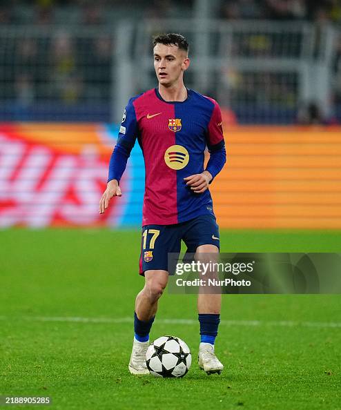Marc Casado of FC Barcelona controls the ball during the Champions ...