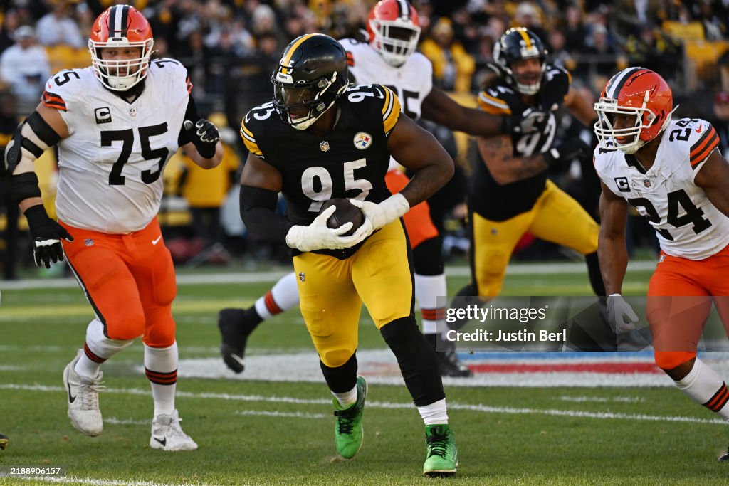 Cleveland Browns v Pittsburgh Steelers