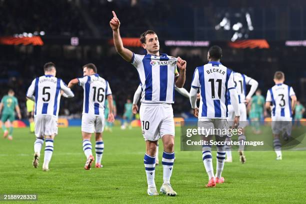 Mikel Oyarzabal of Real Sociedad celebrates the third goal 3-0 during the UEFA Europa League match between Real Sociedad v Dinamo Kiev at the Estadio...
