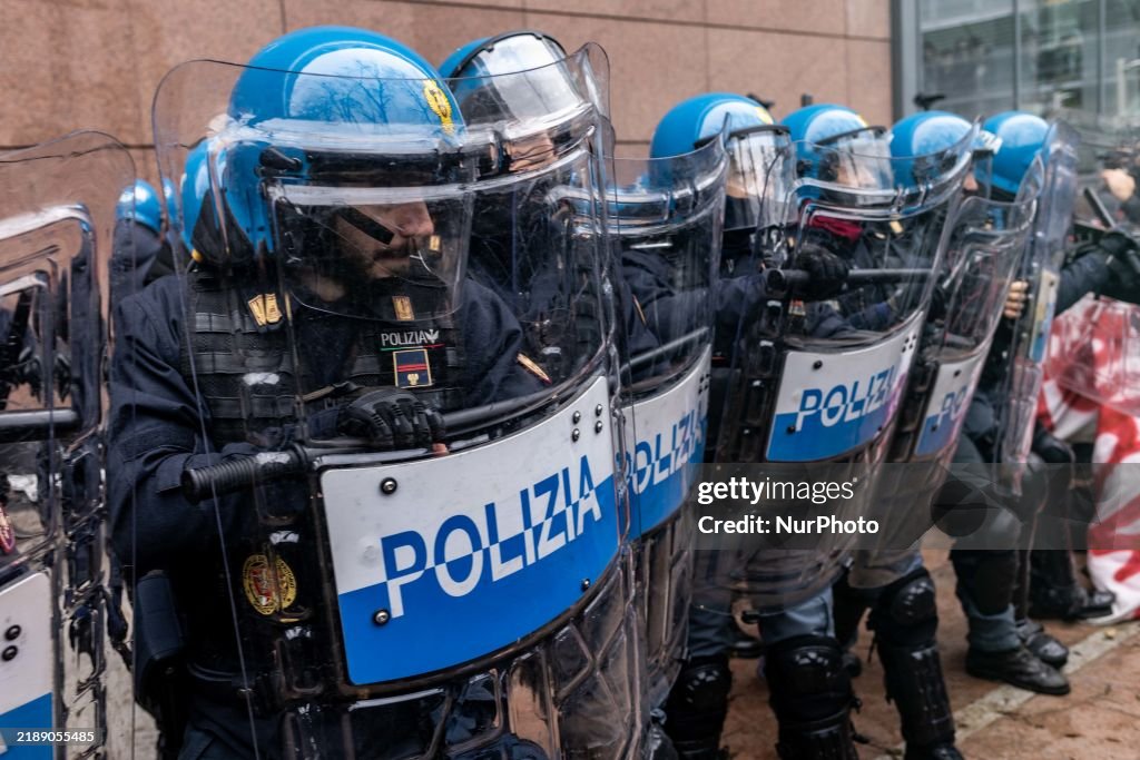 General Strike In Turin: Clashes At Student March.