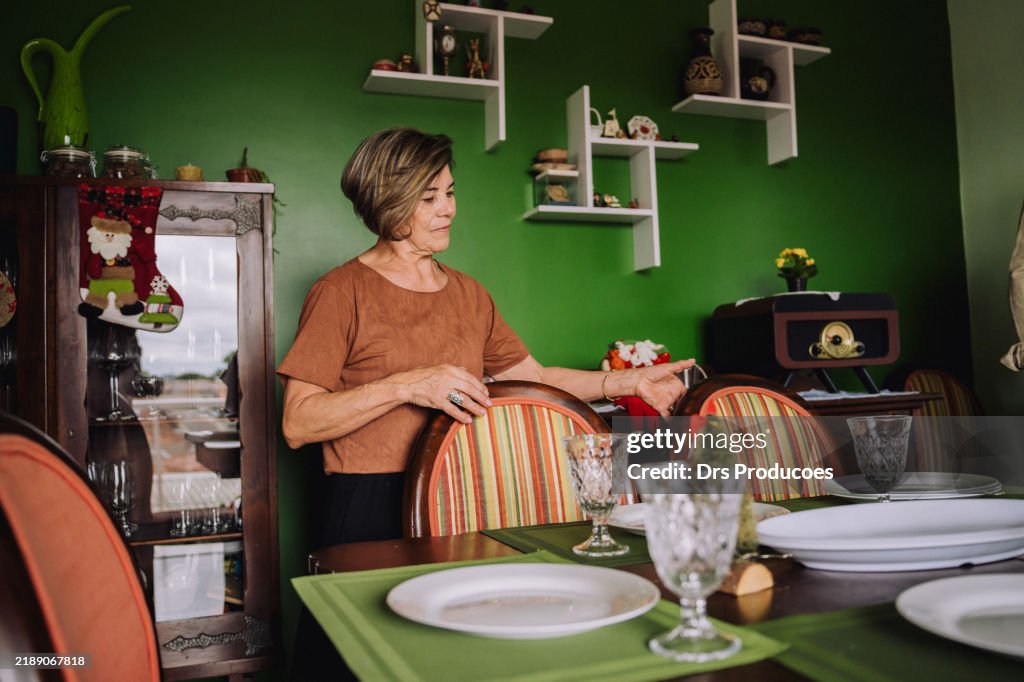 Senior couple preparing dinner table