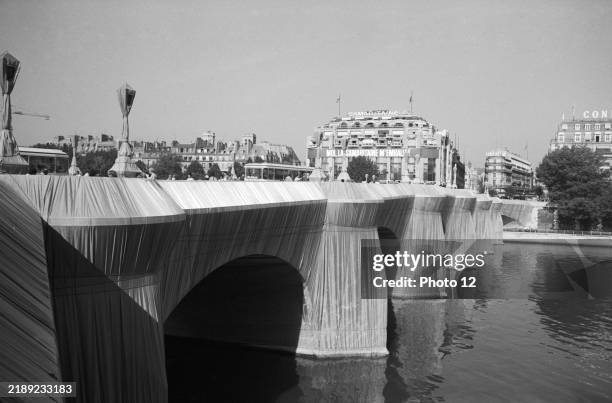 The Pont Neuf Wrapped, work by Christo and Jeanne Claude. Paris, 22 September 1985.