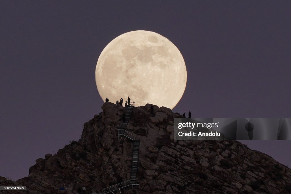 Full moon in Duhok