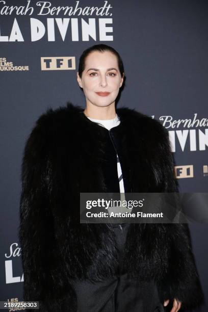 Amira Casar attends the "Sarah Bernhardt, La Divine" Premiere on December 10, 2024 in Paris, France.