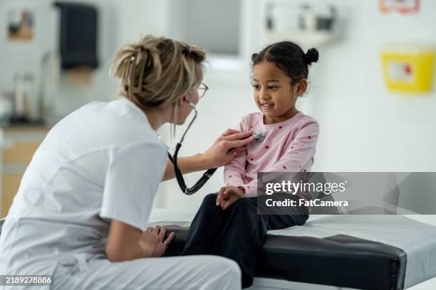 pediatric check-up - general practitioner stock pictures, royalty-free photos & images
