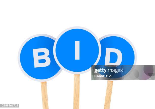 gebotsauktion paddelschilder - gebot stock-grafiken, -clipart, -cartoons und -symbole