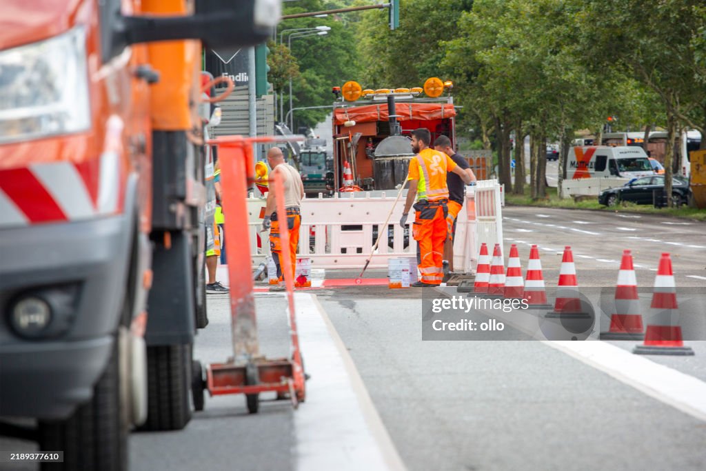 Bicycle lane, road markings - under construction