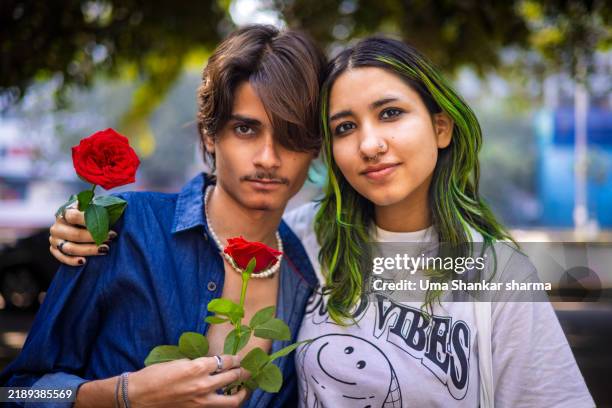 cute gen z couple - young couple stock pictures, royalty-free photos & images
