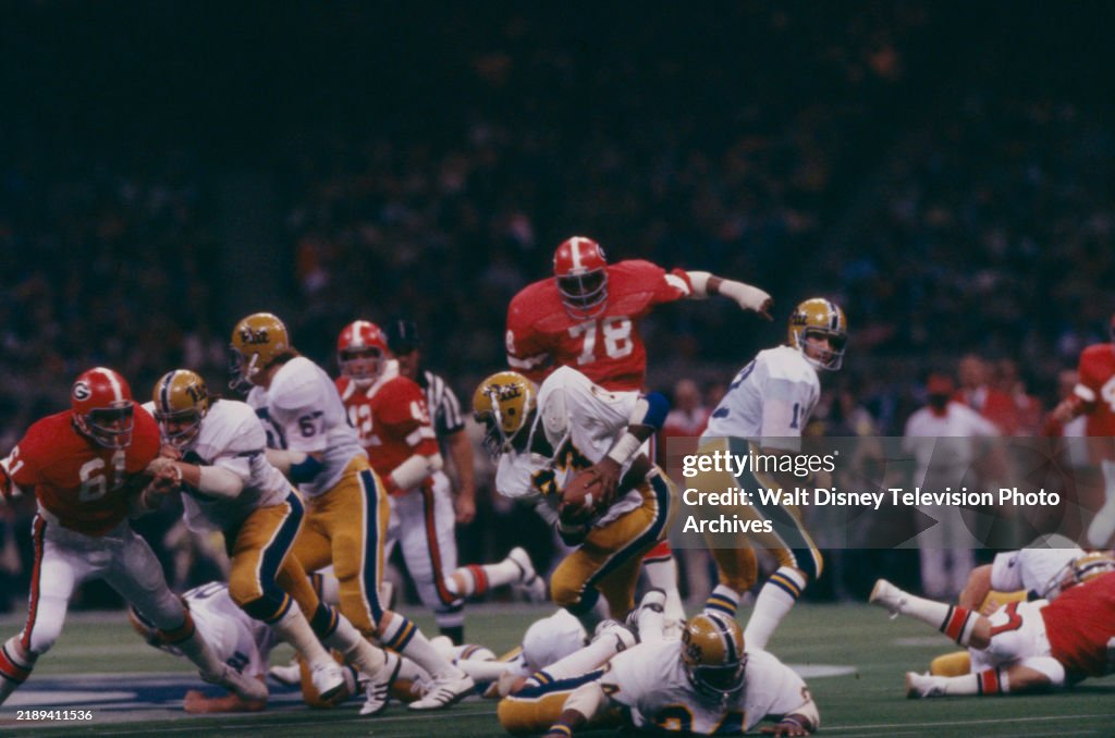 Pittsburgh Panthers Vs the Georgia Bulldogs In The 1977 Sugar Bowl