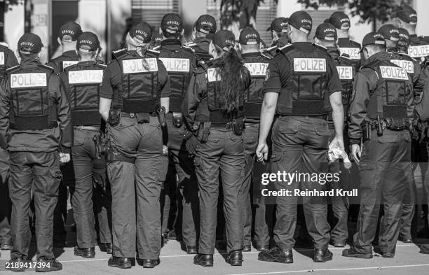 Police Officer Rear 13,445 Officers Row Stock Photos, High-Res Pictures, and Images - Getty ...