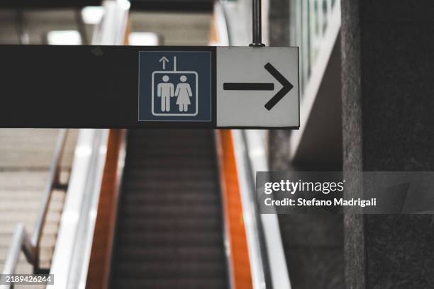 escalator with pedestrian indication - public restroom stock pictures, royalty-free photos & images