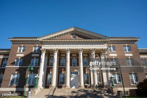 edificio de educación de la universidad de albany - albany state university of new york fotografías e imágenes de stock