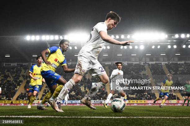 S Jay-David Mbalanda Nziang and Anderlecht's Thomas Foket fight for the ball during a soccer match between Sint-Truiden VV and RSC Anderlecht, Sunday...