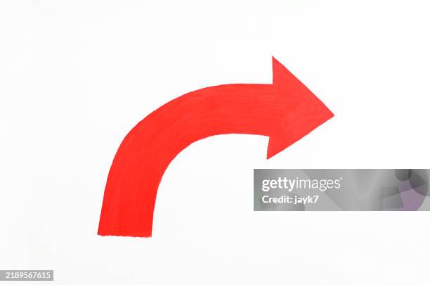 arrow sign - encorvado fotografías e imágenes de stock
