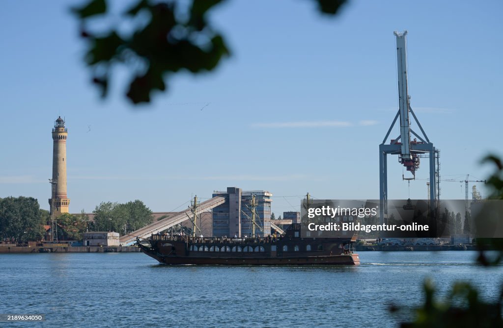 Pirate ship, excursion boat on the Swine River, ?winouj?cie, West Pomeranian Voivodeship, Poland